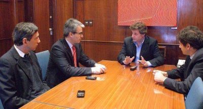 GRAL. PUEYRRED�N - El intendente se reuni� con Rom�n Gonz�lez en el d�a del Abogado 