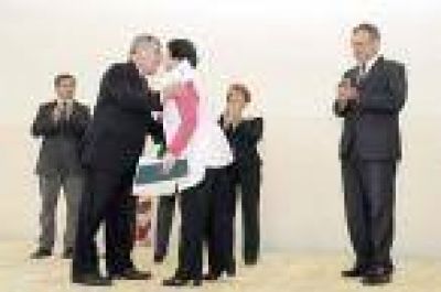 Das Neves inaugur� en esta ciudad el gimnasio de las escuelas 731 y 2