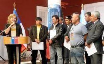 Gobierno chileno entreg� pensiones a 14 de los 33 mineros de Atacama
