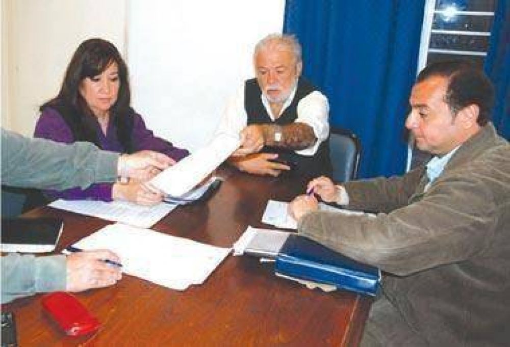 Es el proyecto radical por el cual se adherir� a la Ley nacional Antitabaco N� 26.687.