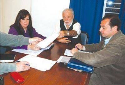 Es el proyecto radical por el cual se adherir� a la Ley nacional Antitabaco N� 26.687.
