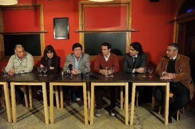 "N�stor redimi� a todos los que hicieron grande a este espacio"