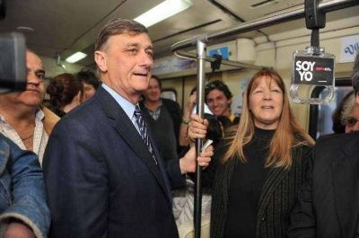 Binner se reencontr� con una prima, viaj� en tren, comi� pochoclos y firm� compromiso ambiental 