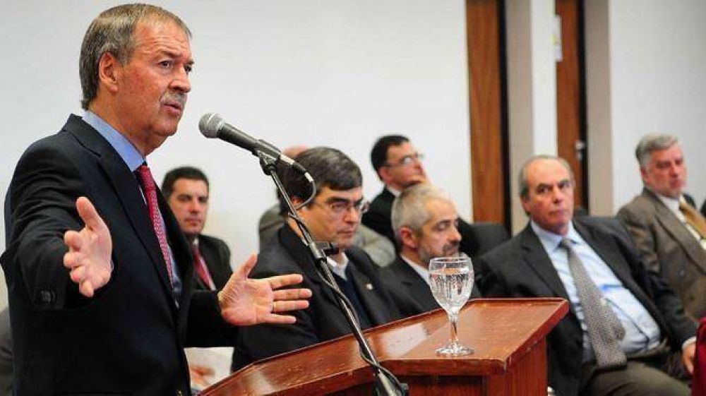Para Schiaretti, el 82% para los jubilados es innegociable 