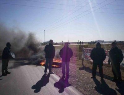 Los trabajadores de Carboqu�mica cortaron la ruta
