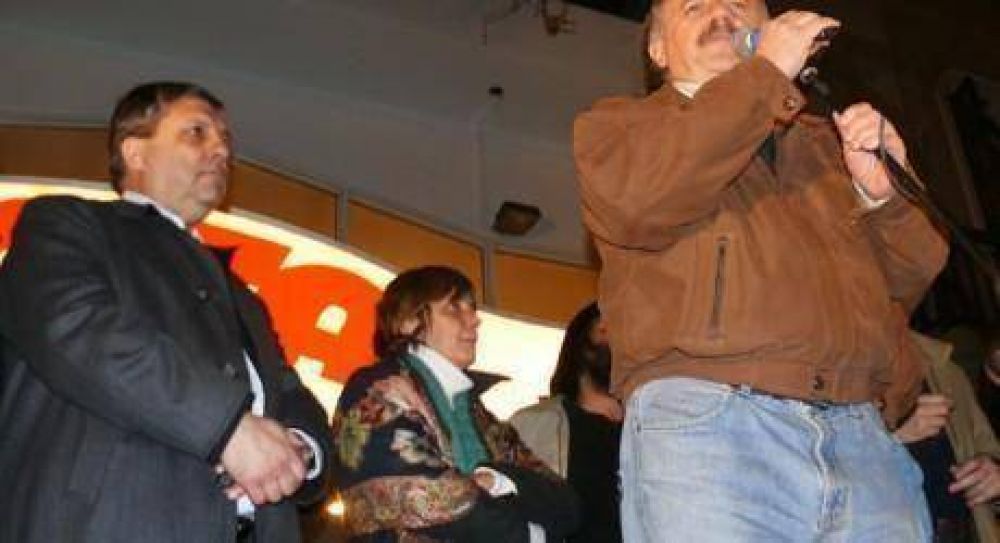 Carlos Cheppi, estuvo presente en la inauguraci�n del local de la CTA
