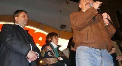 Carlos Cheppi, estuvo presente en la inauguraci�n del local de la CTA