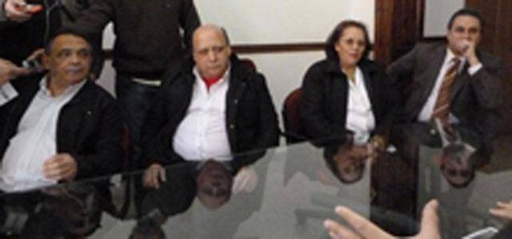 Apradinado por Mart�nez Llano, Bofill acepta el "compromiso con la mafia correntina" de por vida