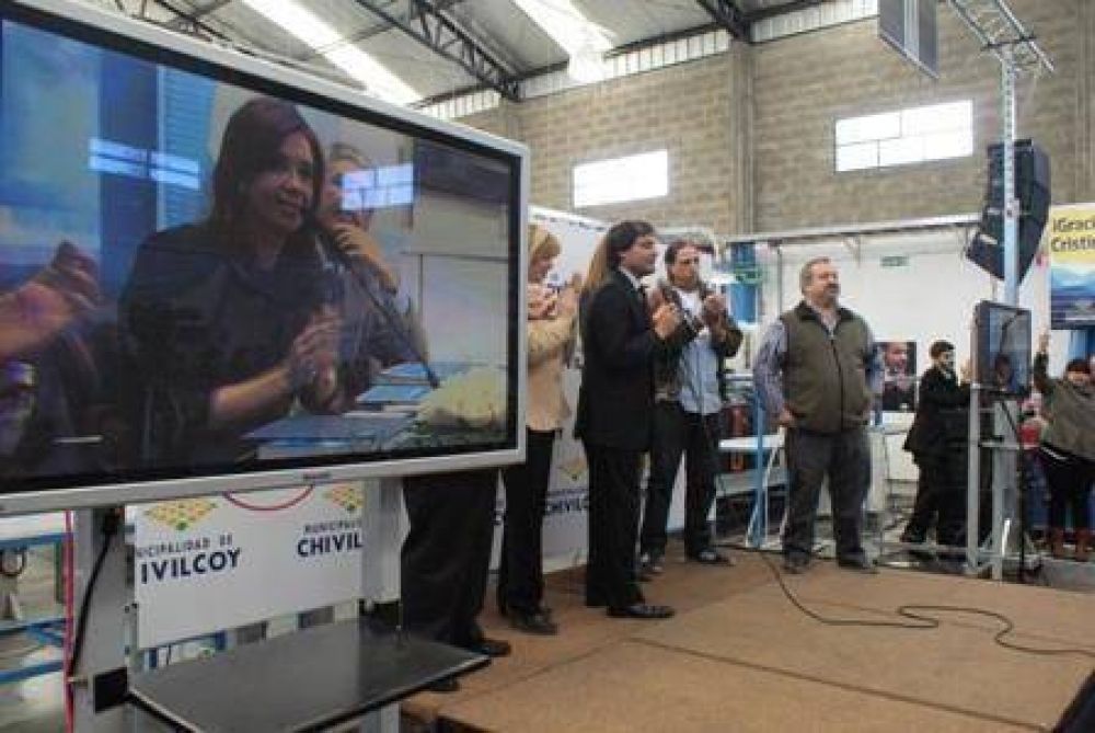 La Presidenta particip� de un acto por videoconferencia entre la Casa Rosada y Chivilcoy 