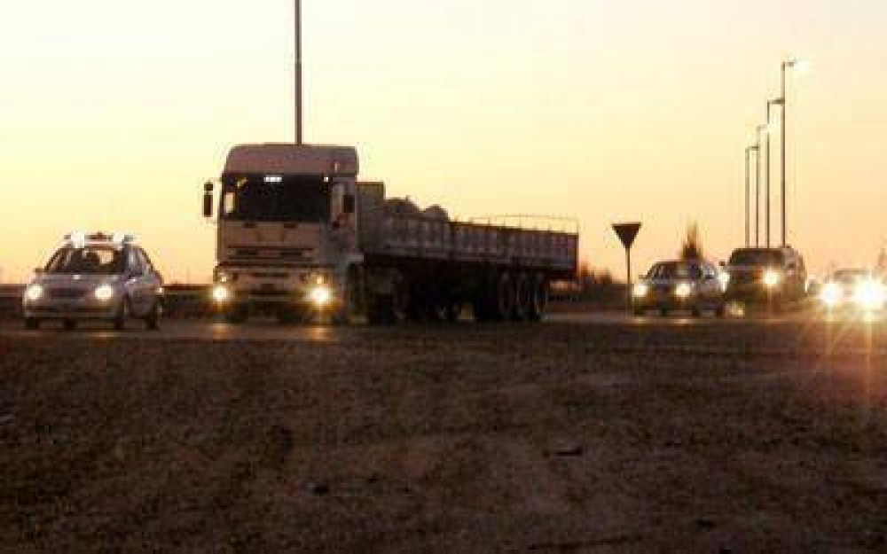Petroleros que no acatan el paro apelan a custodia policial para llegar a yacimientos