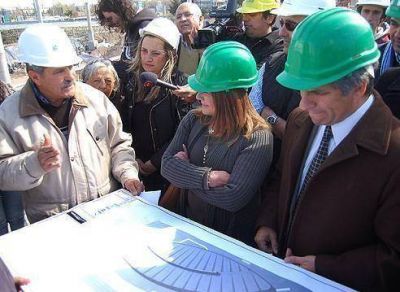 Funcionarios provinciales y municipales visitaron la obra de la nueva terminal de �mnibus