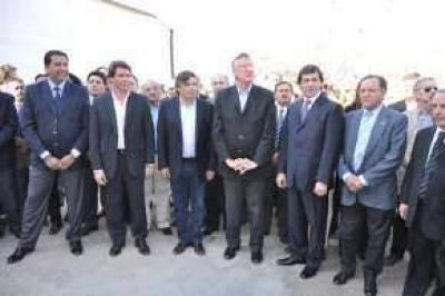 La Presidenta y el Gobernador inauguraron la planta textil de Vesuvio
