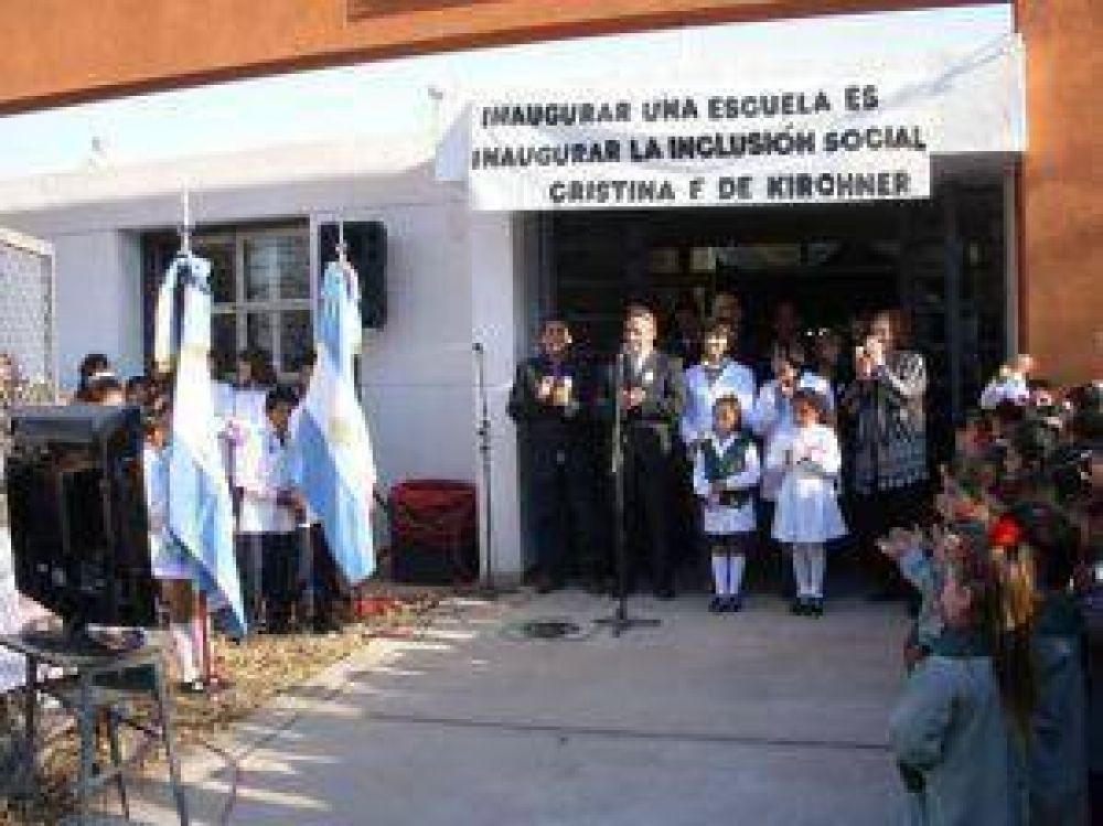 Dos comunidades escolares vieron sus sue�os realizados