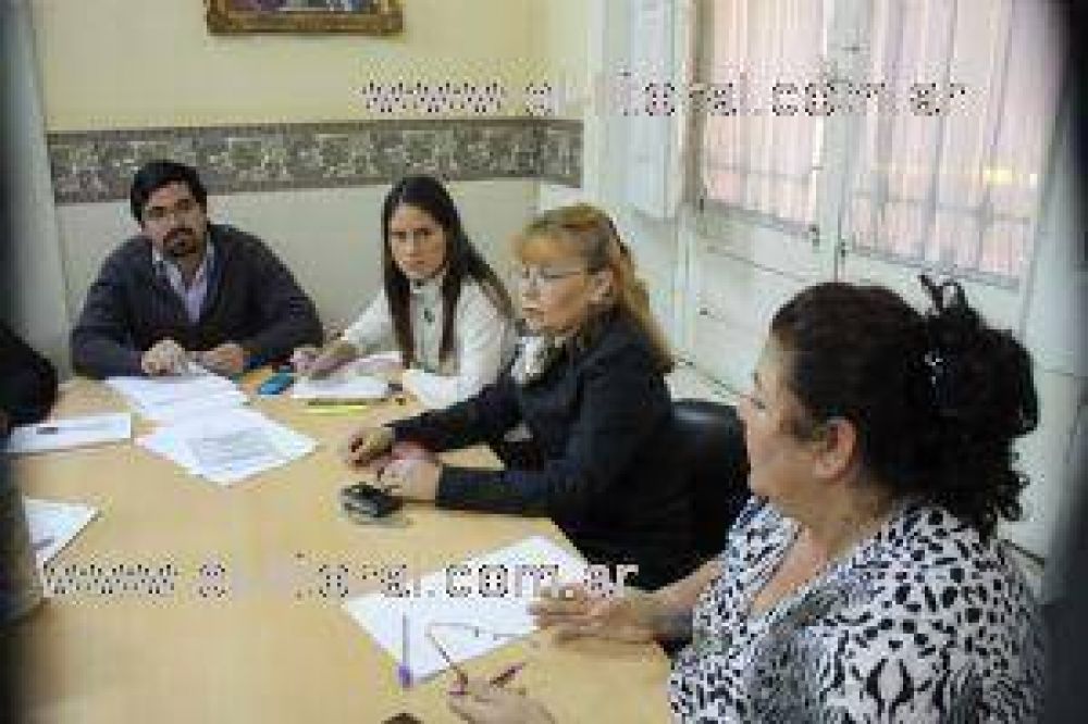 La Municipalidad analizar� elevar el salario m�nimo en 300 pesos