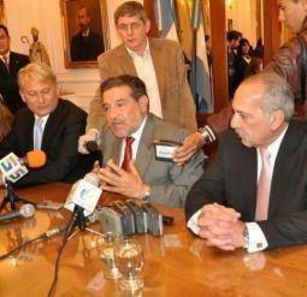 Beder: �La miner�a le otorgar� autonom�a, independencia y dignidad� a La Rioja