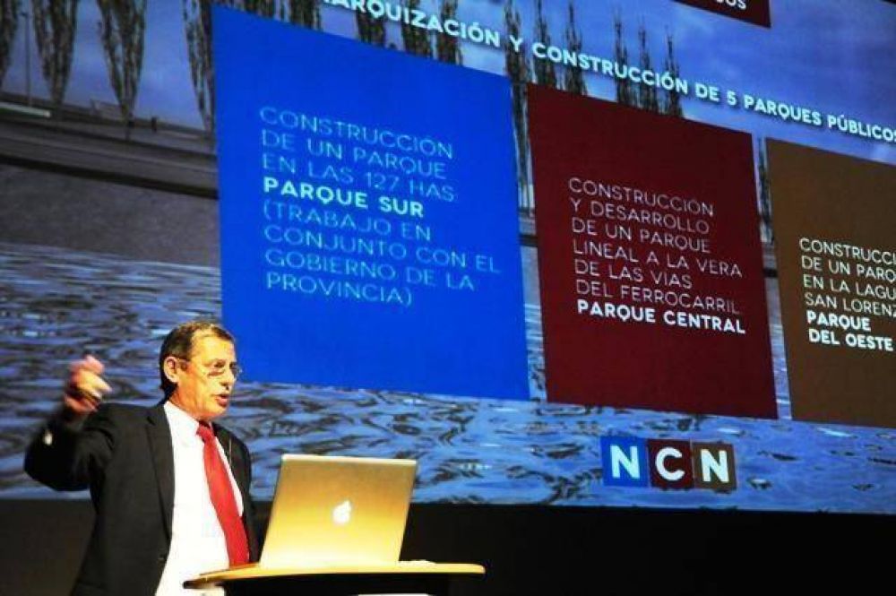 Quiroga prometi� cinco parques, autopista y veredas