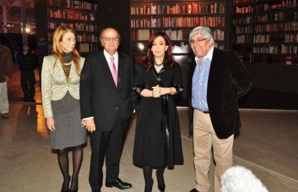 Cristina se comprometi� ante empresarios y sindicalistas a corregir distorsiones del modelo