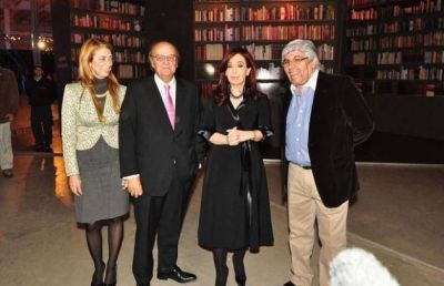 Cristina se comprometi� ante empresarios y sindicalistas a corregir distorsiones del modelo
