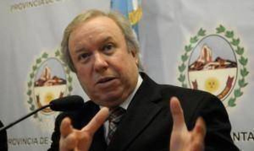 El Gobernador catalog� el panorama de �complicado� y ratific� que peligran las fuentes de trabajo en la provincia