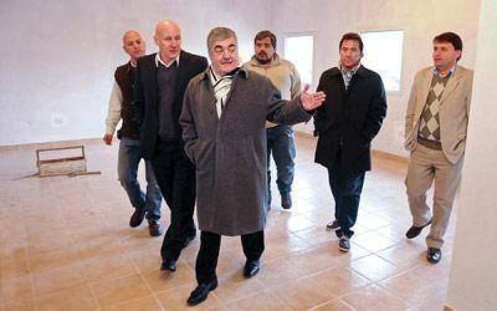 En Epuy�n, Das Neves empez� a despedirse de la Gobernaci�n