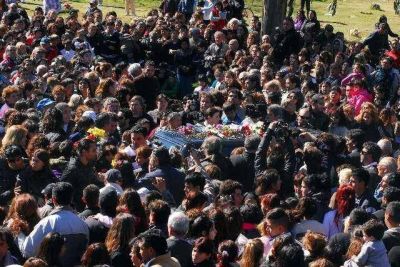 Cientos de personas despidieron los restos de Candela Rodriguez en el cementerio de Hurlingham