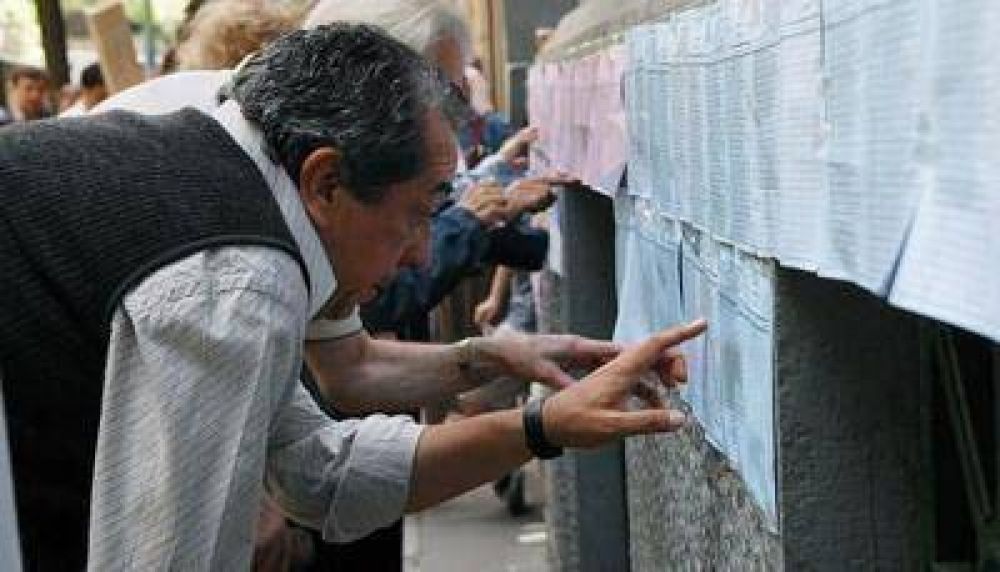 UCR recibe reclamos de quienes no est�n en el padr�n electoral