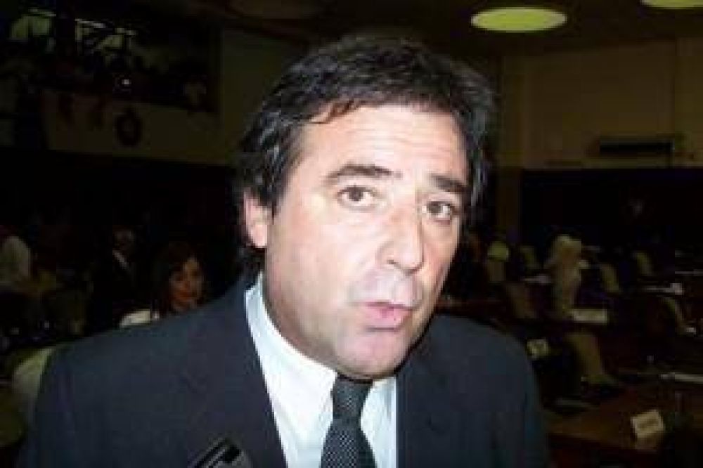 Bernis ponder� proyecto de emergencia habitacional presentado por senador Morales