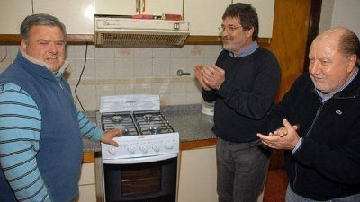 Halle inaugur� obras acompa�ado por Busti