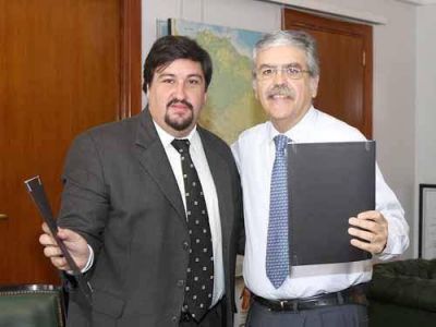 Closs firm� acuerdos con Naci�n para obras viales y de fibra �ptica