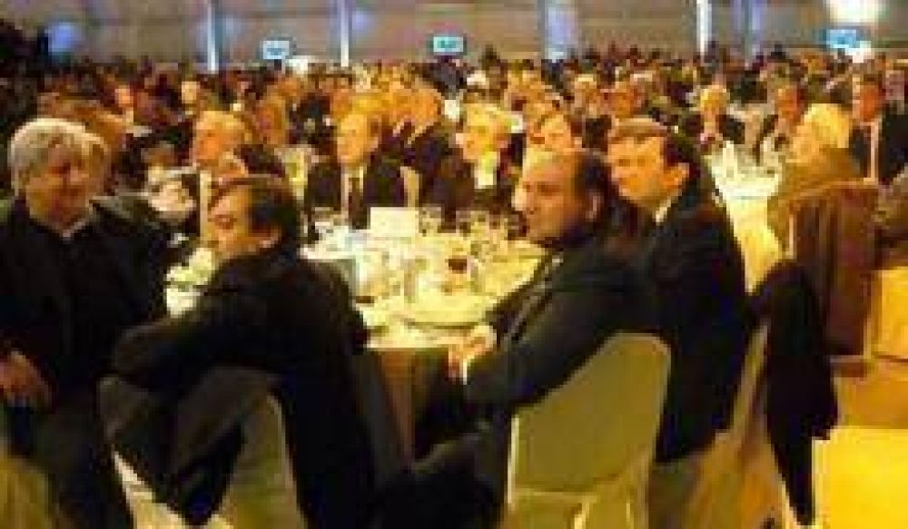 �Santiago tiene a un gran gobernador como Zamora�