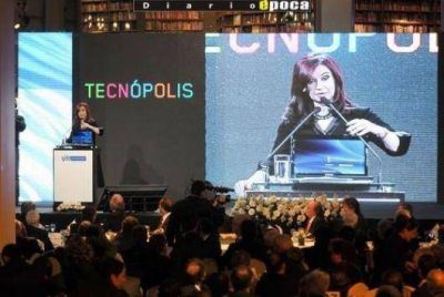 Colombi en el acto por el D�a de la Industria