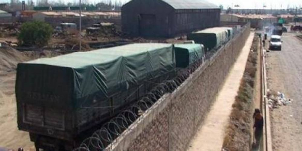 Primera cr�nica de una tarde caliente sobre los camiones de Alicia K lleno de electrodom�sticos