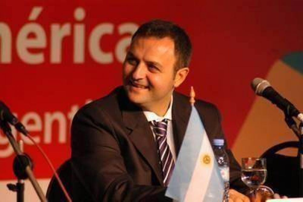 SAN MART�N - CONFIRMAN QUE DANIEL IVOSKUS LE SACA 20 PUNTOS AL SEGUNDO 