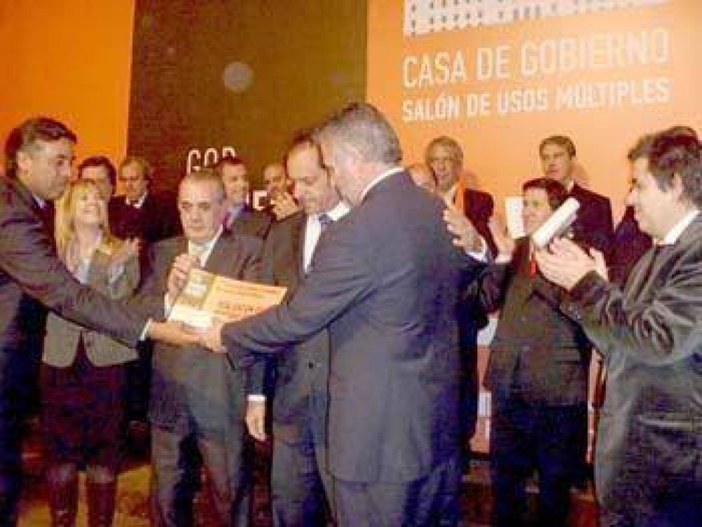 Curetti recibi� del gobernador Scioli un nuevo aporte del programa Soluciones Ya!	