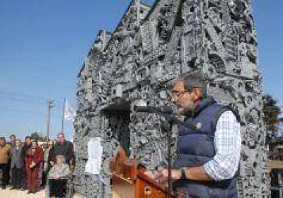 Farah sali� a defender las pol�ticas de Lunghi y critic� a Auza por no respetar las instituciones