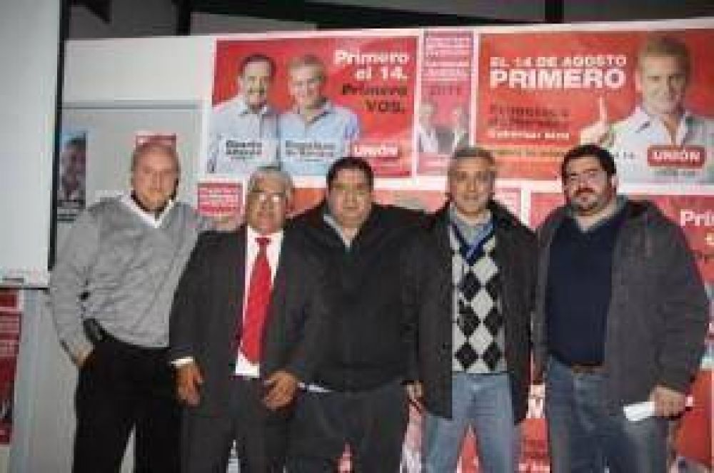 UDeSo se reuni� para mostrar unidad y hubo pipa de la paz