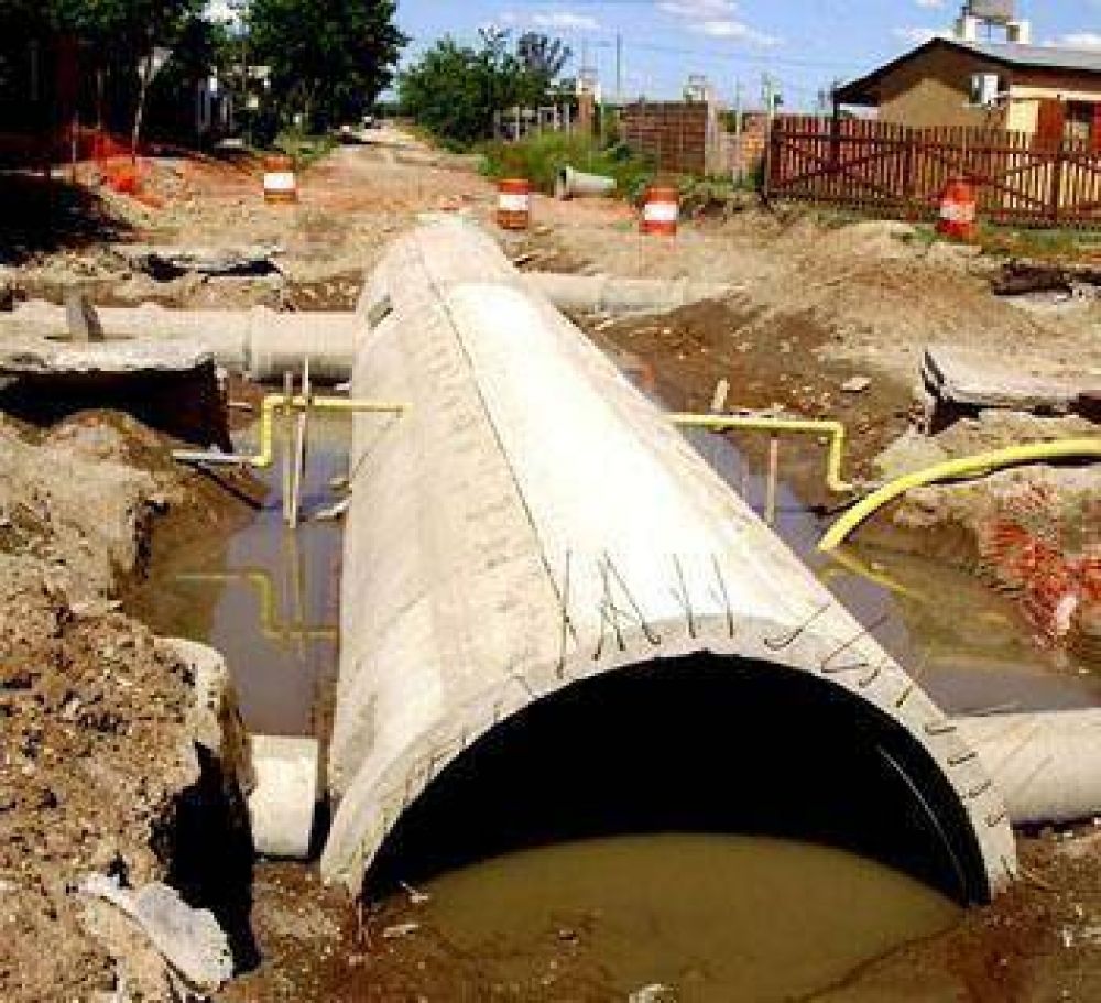 Muchas familias beneficiadas; Cloacas y agua para lime�os
