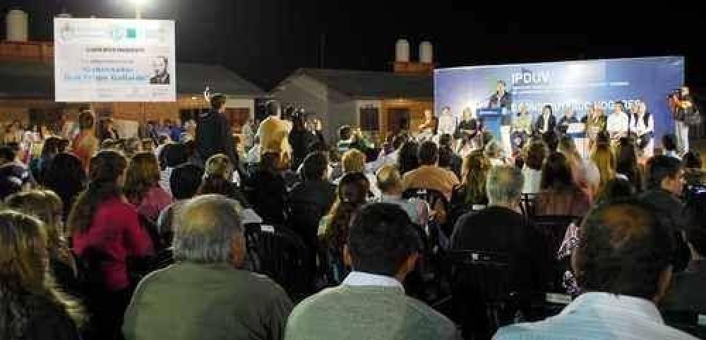 Entregaron 100 viviendas en Resistencia