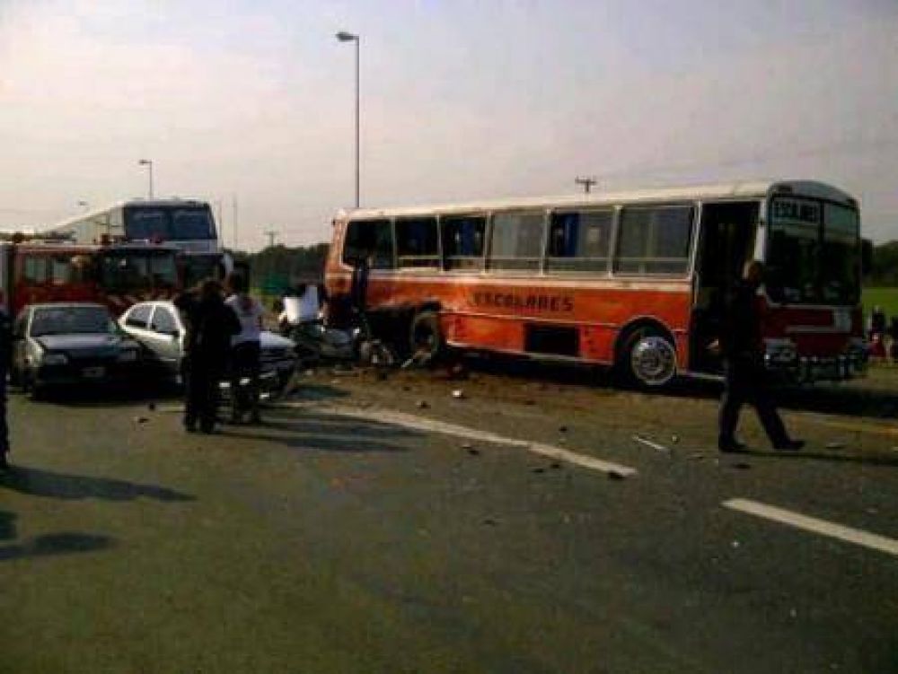 Otra tragedia vial en Acceso Oeste y Ruta 7: tres muertos
