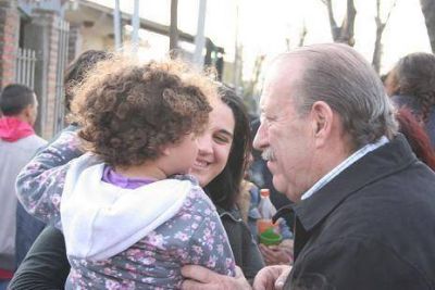 El intendente Amieiro recorri� los barrios La Esperanza y San Rafael