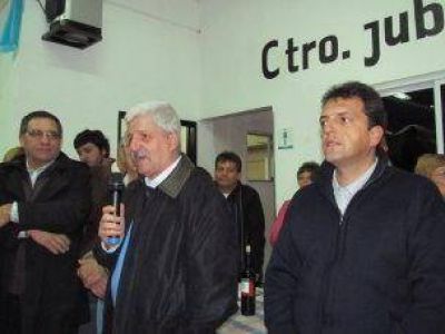 Massa y Andreotti juntos en un centro de Jubilados en Virreyes