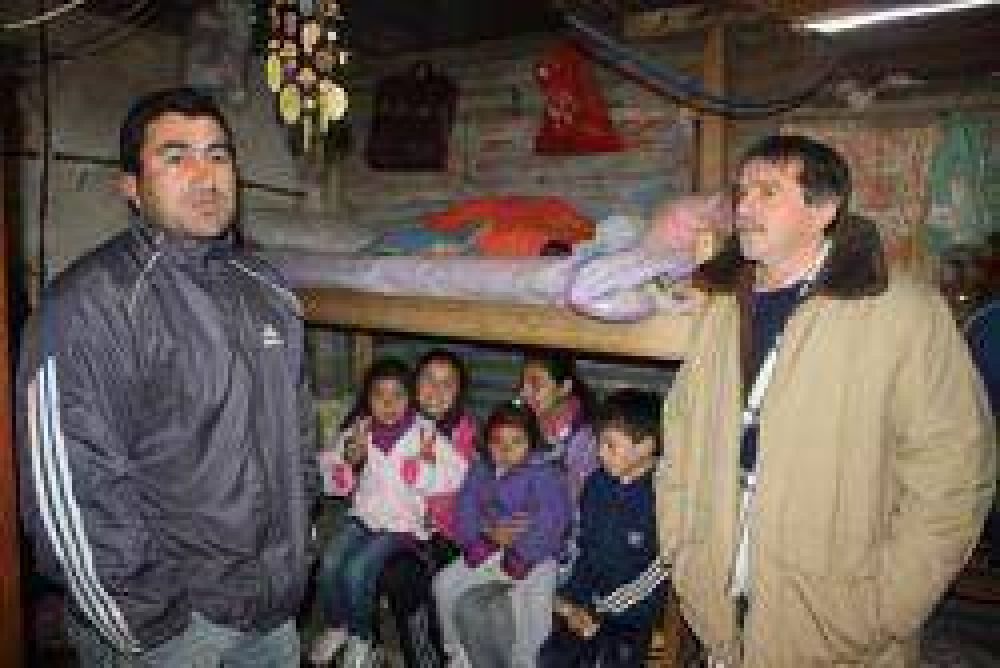 N�stor Auza escuch� a los vecinos de Villa Aguirre
