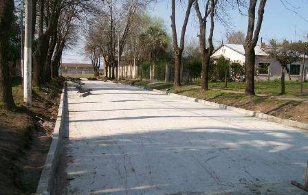 Se termin� una nueva cuadra de pavimento en la localidad de Del Carril