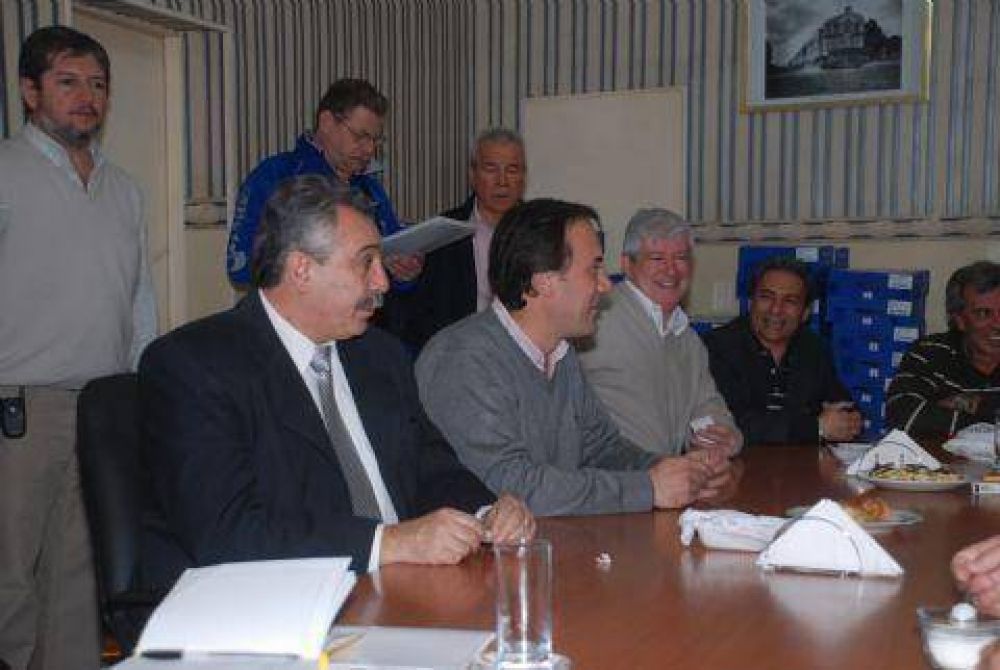 El intendente Juan Pablo Anghileri recibi� al Consejo Federal de Legisladores Comunales