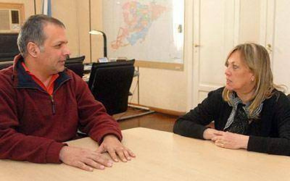 Buzzi inici� una ronda de di�logo con intendentes electos de Chubut