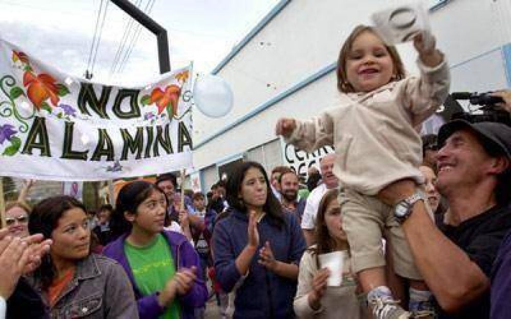 Hoy se realiza la movilizaci�n contra la miner�a en Chubut
