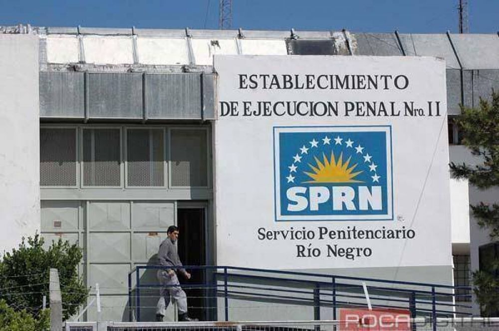 Reclaman mejoras salariales a guardiac�rceles