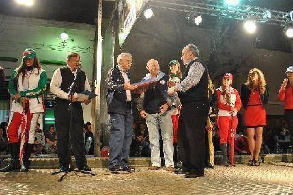 Ricardo Colombi y el intendente Osella dieron la bienvenida oficial a los equipos participantes