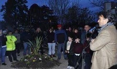 Quilmes: asfaltos e inauguraci�n de una plaza en Las Rosas