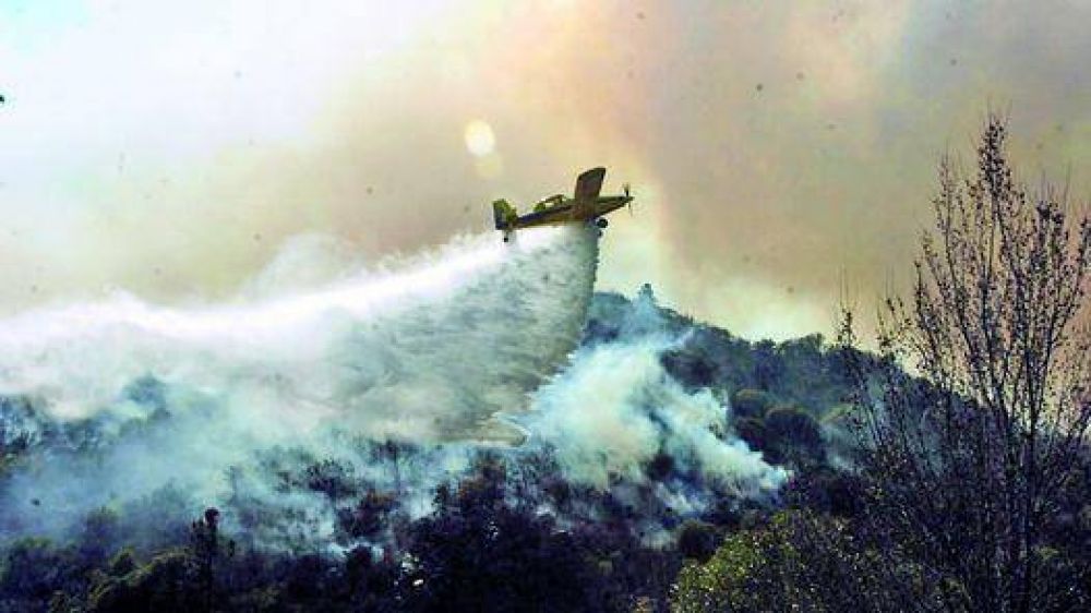 Crece el incendio en C�rdoba y hay 200 personas evacuadasCrece el incendio en C�rdoba y hay 200 personas evacuadas
